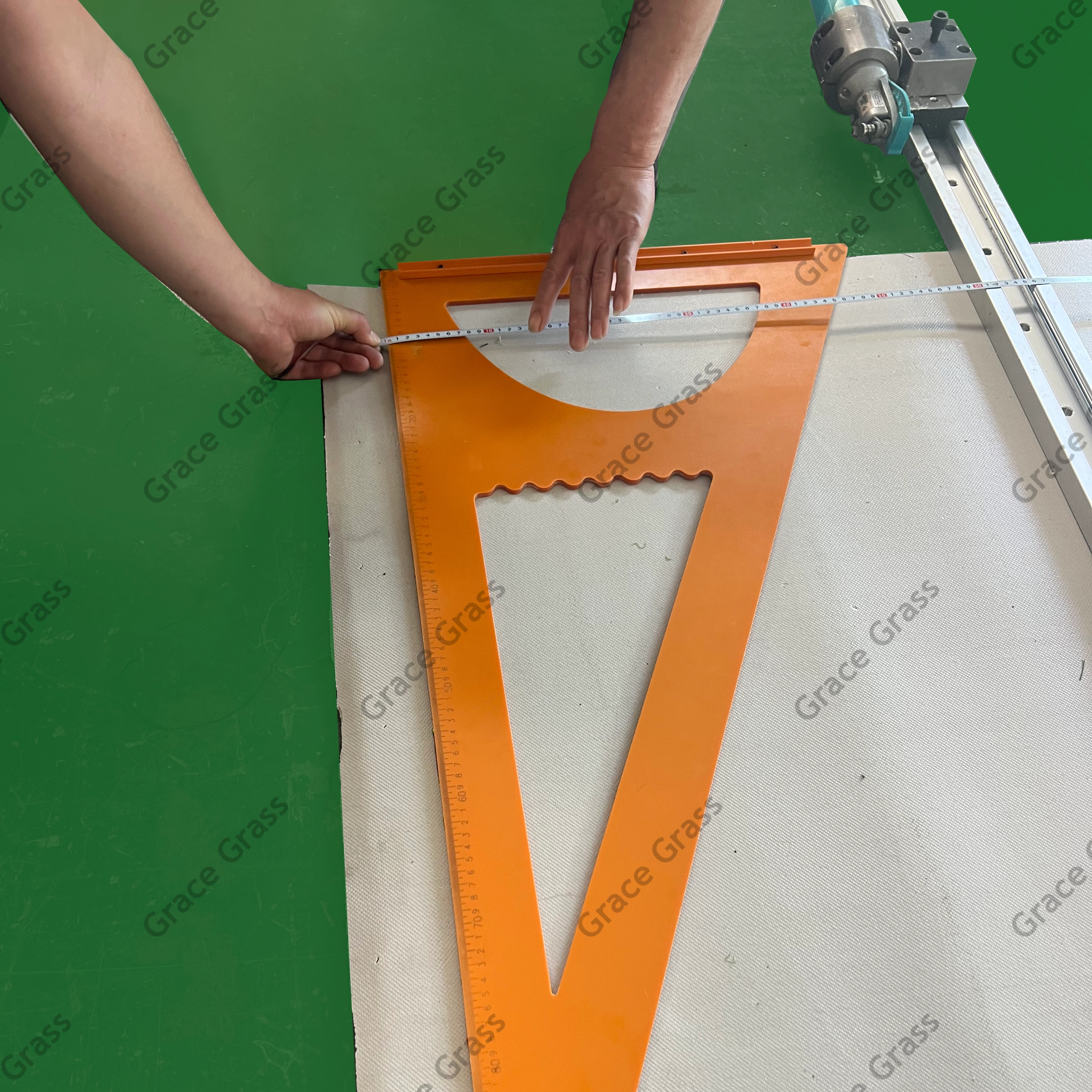 Measuring and marking the perpendicular edge